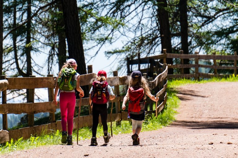 Caminos en familia: rutas cortas y consejos para niños menores de 12
