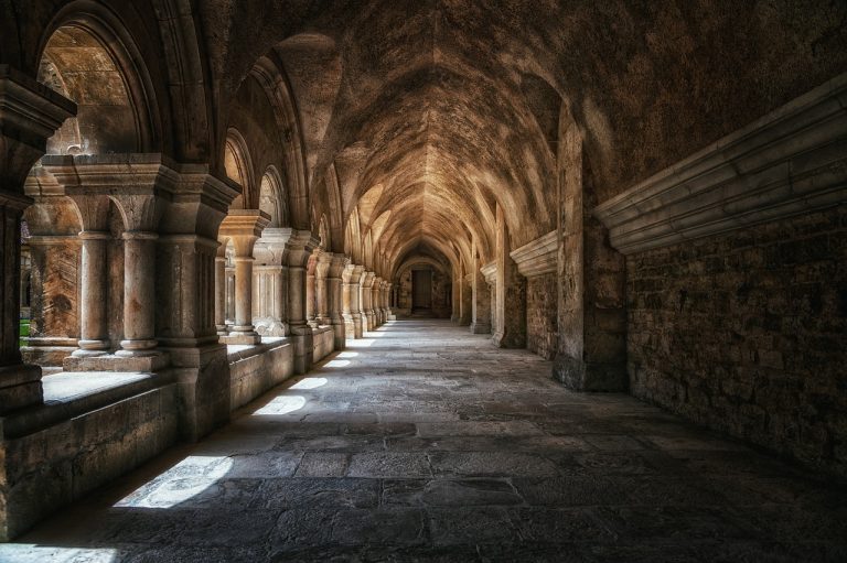 Alojarse en paz: monasterios y conventos que aceptan peregrinos