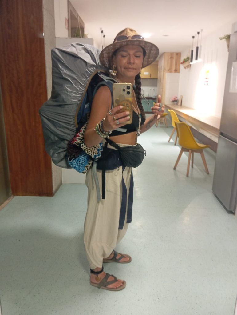 Entrevista peregrina Camino de Santiago Carlotta Anam mochila